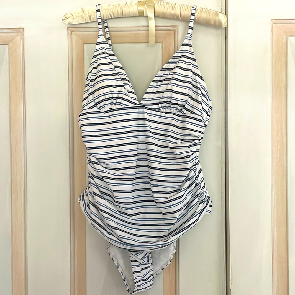 NWT Cupshe one-piece bathing suit size L